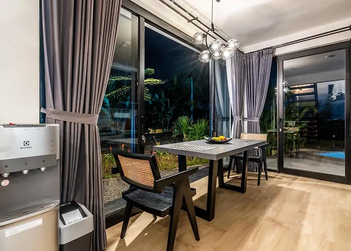 Maple Ridge - Private Pool & Rice Field View Villa